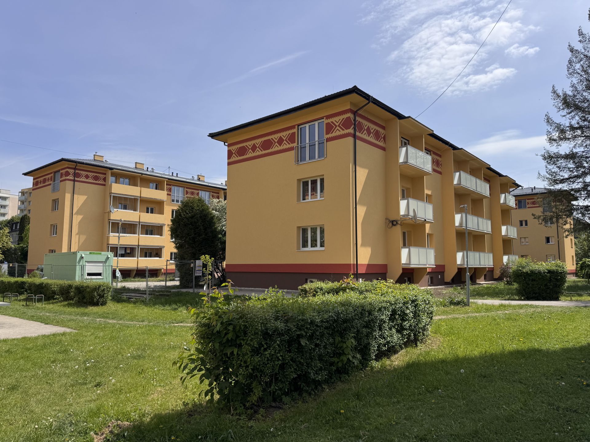 - Vypredaný - projekt Murgašova 690 - Nadstavba 4 nových bytov v Kysuckom Novom Meste
