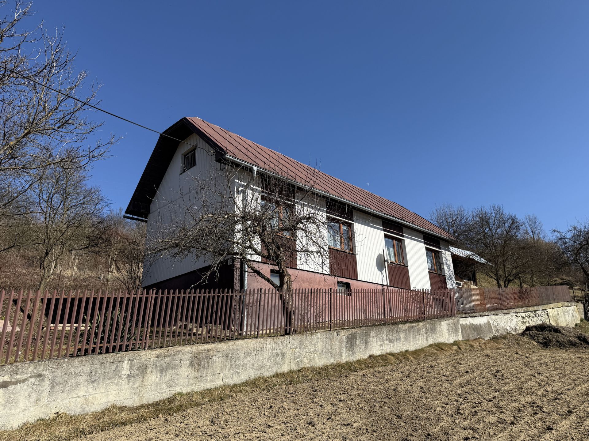 - Predané - Rodinný dom v obci Ochodnica, okres KNM