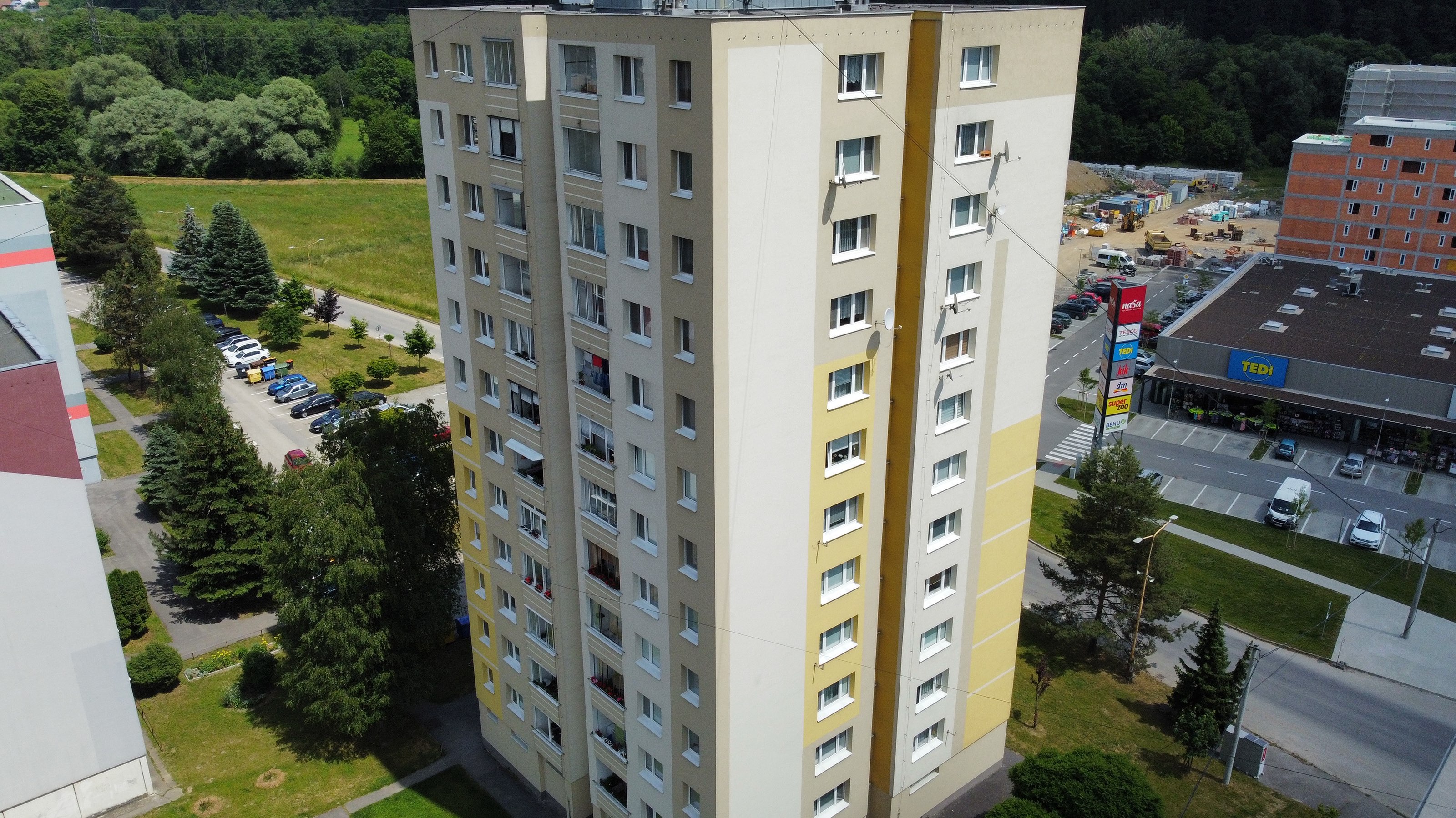- Predané - Slnečný 3 izbový byt Kysucké Nové Mesto vo výškovom BD