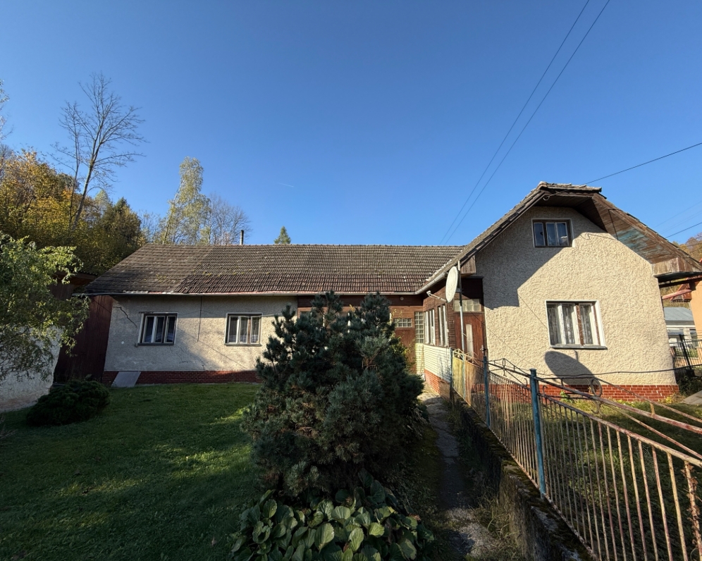 -Predané - Pozemok so starším rodinným domom Lodno